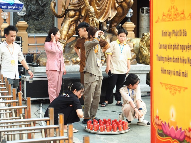 Trước Giờ G đêm hoa đăng kỷ niệm đức Phật A-di-đà