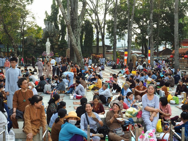 Trước Giờ G đêm hoa đăng kỷ niệm đức Phật A-di-đà