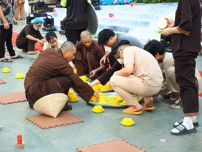 Trước Giờ G đêm hoa đăng kỷ niệm đức Phật A-di-đà