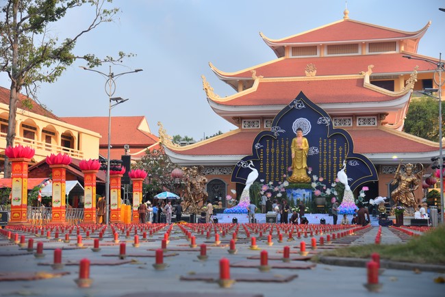 Trước Giờ G đêm hoa đăng kỷ niệm đức Phật A-di-đà