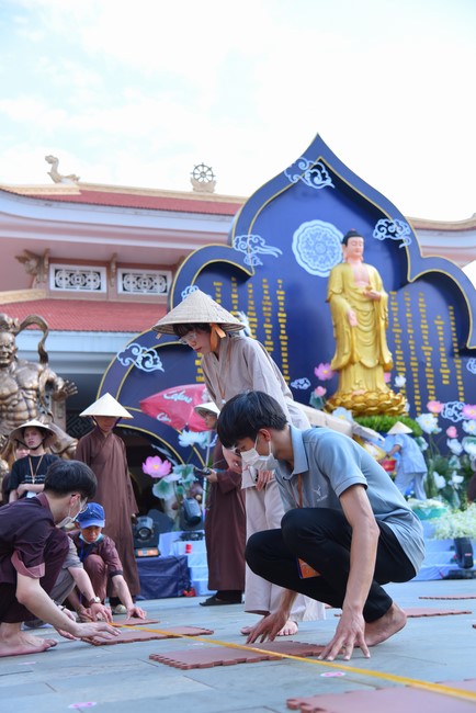 Trước Giờ G đêm hoa đăng kỷ niệm đức Phật A-di-đà