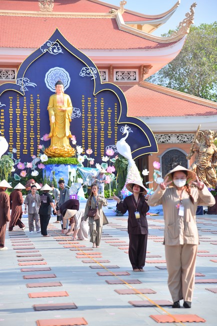 Trước Giờ G đêm hoa đăng kỷ niệm đức Phật A-di-đà