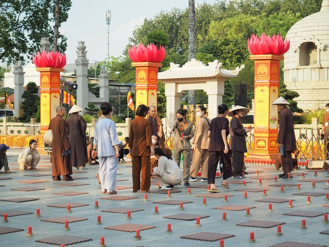 Trước Giờ G đêm hoa đăng kỷ niệm đức Phật A-di-đà