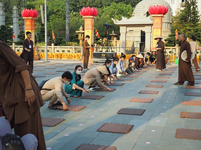 Trước Giờ G đêm hoa đăng kỷ niệm đức Phật A-di-đà