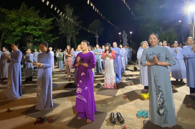 Chùa Suối Pháp - Tây Ninh: Đêm hoa đăng kỷ niệm đức Phật A Di Đà