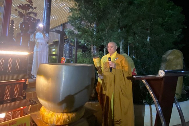 Chùa Suối Pháp - Tây Ninh: Đêm hoa đăng kỷ niệm đức Phật A Di Đà