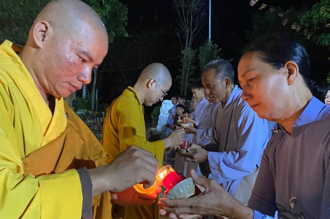 Chùa Suối Pháp - Tây Ninh: Đêm hoa đăng kỷ niệm đức Phật A Di Đà