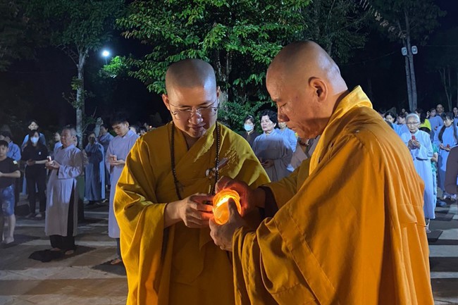 Chùa Suối Pháp - Tây Ninh: Đêm hoa đăng kỷ niệm đức Phật A Di Đà