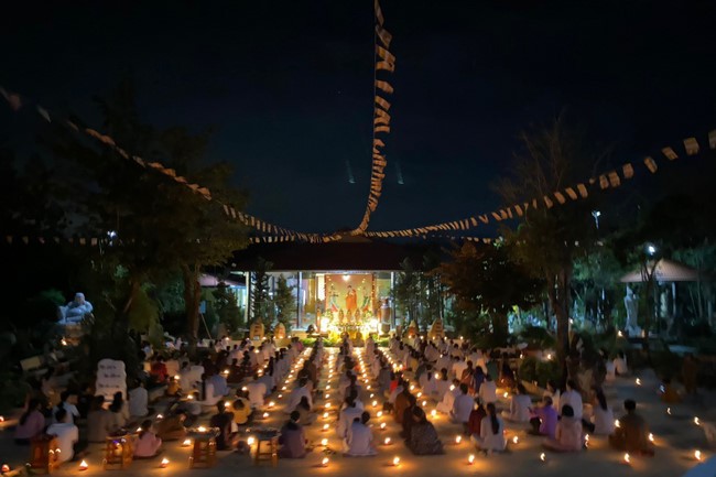 Chùa Suối Pháp - Tây Ninh: Đêm hoa đăng kỷ niệm đức Phật A Di Đà