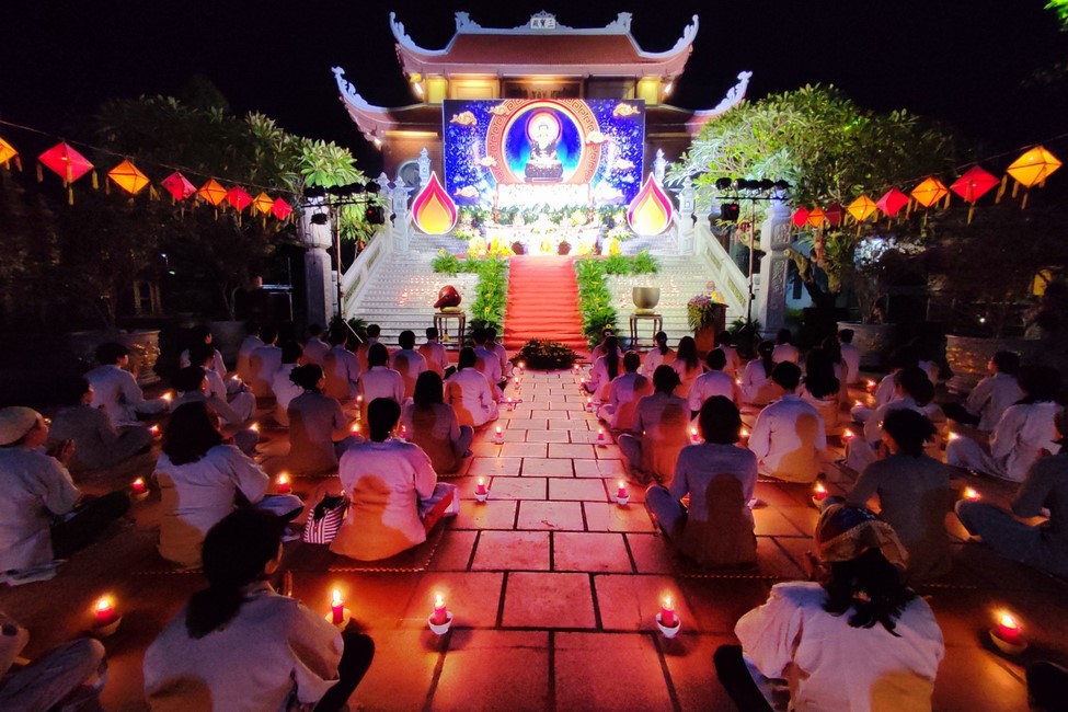 One- Day Practice and Candle Lighting Ritual to commemorate Amitabha’s Buddha at Tay Khanh Temple in Thai Binh