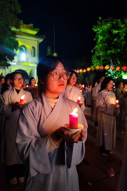 One- Day Practice and Candle Lighting Ritual to commemorate Amitabha’s Buddha at Tay Khanh Temple in Thai Binh