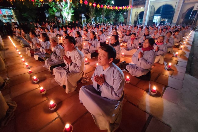 One- Day Practice and Candle Lighting Ritual to commemorate Amitabha’s Buddha at Tay Khanh Temple in Thai Binh