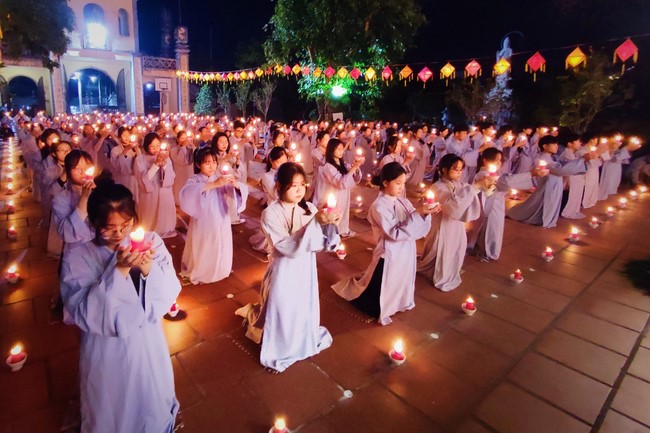 One- Day Practice and Candle Lighting Ritual to commemorate Amitabha’s Buddha at Tay Khanh Temple in Thai Binh