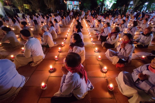 One- Day Practice and Candle Lighting Ritual to commemorate Amitabha’s Buddha at Tay Khanh Temple in Thai Binh