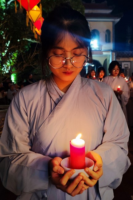 One- Day Practice and Candle Lighting Ritual to commemorate Amitabha’s Buddha at Tay Khanh Temple in Thai Binh
