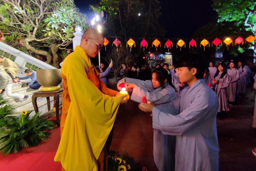 One- Day Practice and Candle Lighting Ritual to commemorate Amitabha’s Buddha at Tay Khanh Temple in Thai Binh