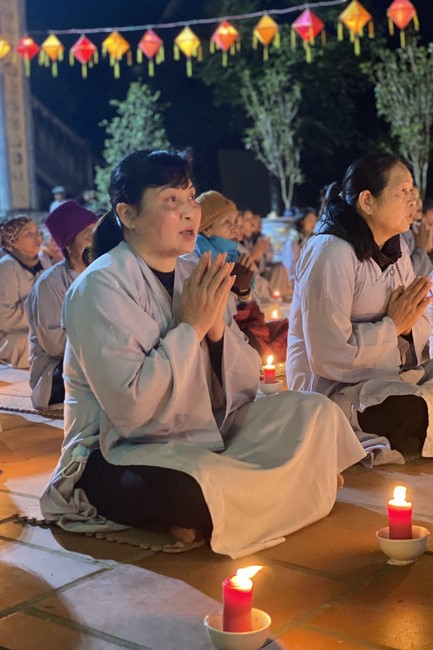 One- Day Practice and Candle Lighting Ritual to commemorate Amitabha’s Buddha at Tay Khanh Temple in Thai Binh