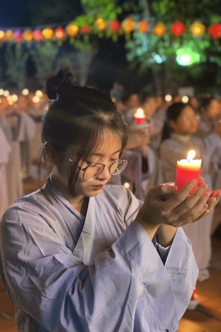 One- Day Practice and Candle Lighting Ritual to commemorate Amitabha’s Buddha at Tay Khanh Temple in Thai Binh