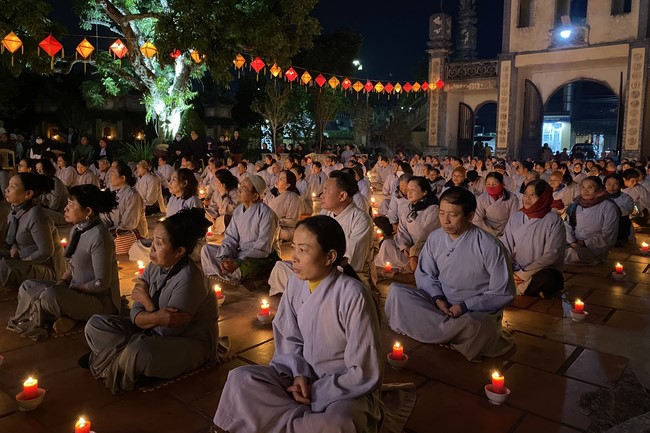 One- Day Practice and Candle Lighting Ritual to commemorate Amitabha’s Buddha at Tay Khanh Temple in Thai Binh