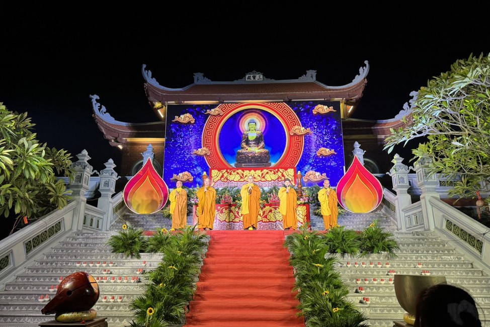 One- Day Practice and Candle Lighting Ritual to commemorate Amitabha’s Buddha at Tay Khanh Temple in Thai Binh