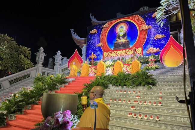 One- Day Practice and Candle Lighting Ritual to commemorate Amitabha’s Buddha at Tay Khanh Temple in Thai Binh