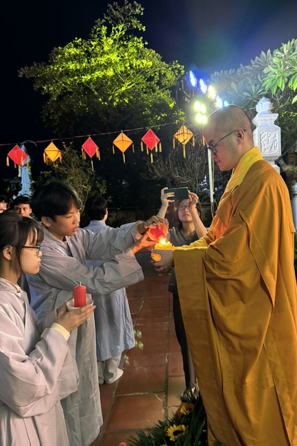 One- Day Practice and Candle Lighting Ritual to commemorate Amitabha’s Buddha at Tay Khanh Temple in Thai Binh