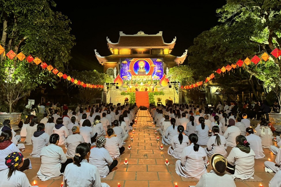 One- Day Practice and Candle Lighting Ritual to commemorate Amitabha’s Buddha at Tay Khanh Temple in Thai Binh