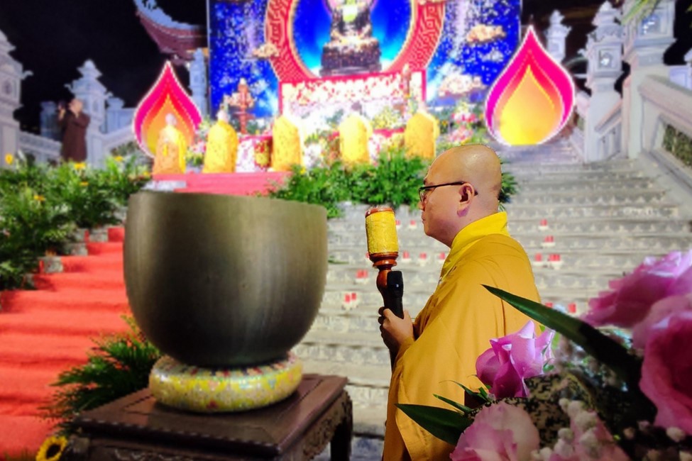 One- Day Practice and Candle Lighting Ritual to commemorate Amitabha’s Buddha at Tay Khanh Temple in Thai Binh