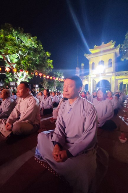 One- Day Practice and Candle Lighting Ritual to commemorate Amitabha’s Buddha at Tay Khanh Temple in Thai Binh
