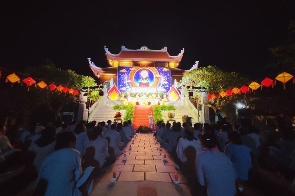 One- Day Practice and Candle Lighting Ritual to commemorate Amitabha’s Buddha at Tay Khanh Temple in Thai Binh
