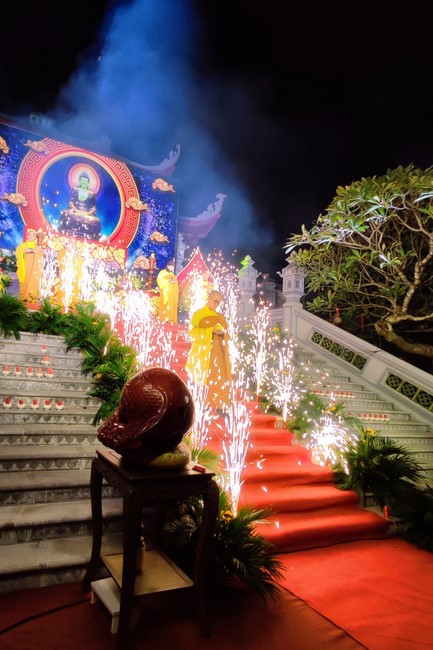 One- Day Practice and Candle Lighting Ritual to commemorate Amitabha’s Buddha at Tay Khanh Temple in Thai Binh