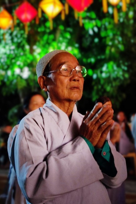 One- Day Practice and Candle Lighting Ritual to commemorate Amitabha’s Buddha at Tay Khanh Temple in Thai Binh