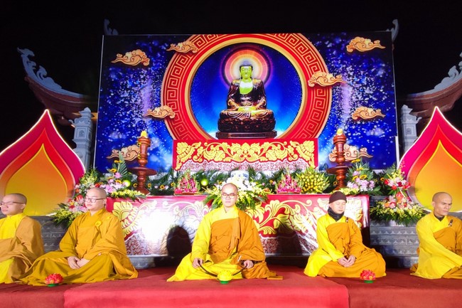One- Day Practice and Candle Lighting Ritual to commemorate Amitabha’s Buddha at Tay Khanh Temple in Thai Binh