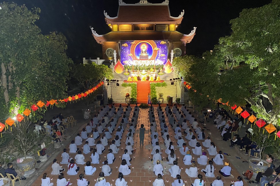 One- Day Practice and Candle Lighting Ritual to commemorate Amitabha’s Buddha at Tay Khanh Temple in Thai Binh