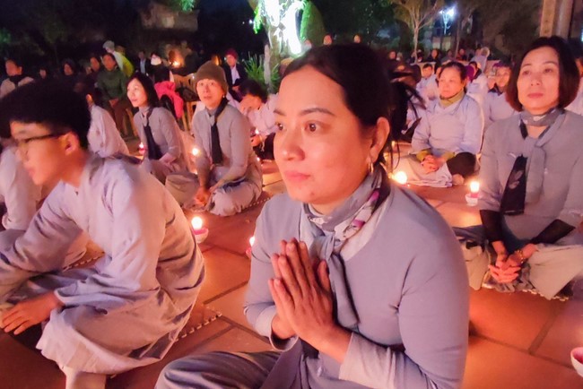 One- Day Practice and Candle Lighting Ritual to commemorate Amitabha’s Buddha at Tay Khanh Temple in Thai Binh