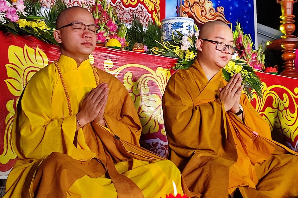 One- Day Practice and Candle Lighting Ritual to commemorate Amitabha’s Buddha at Tay Khanh Temple in Thai Binh