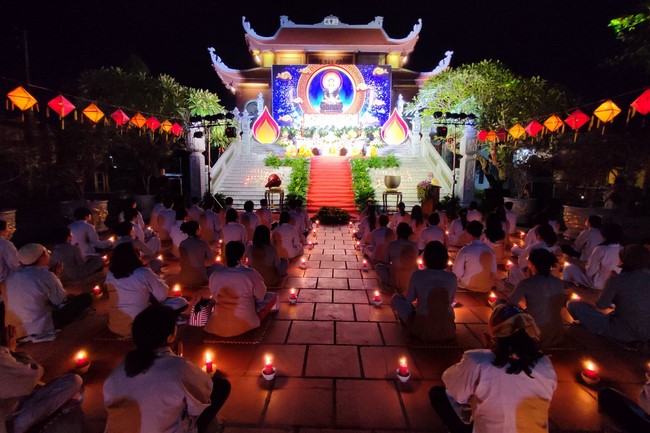 One- Day Practice and Candle Lighting Ritual to commemorate Amitabha’s Buddha at Tay Khanh Temple in Thai Binh