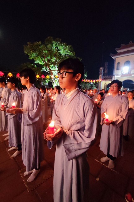 One- Day Practice and Candle Lighting Ritual to commemorate Amitabha’s Buddha at Tay Khanh Temple in Thai Binh