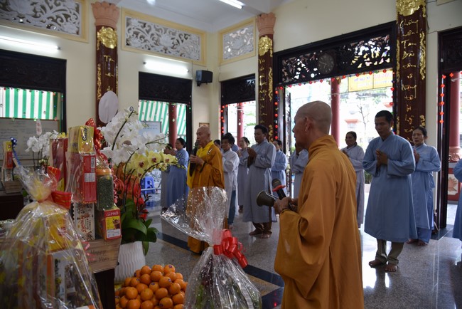 Attending The Founder 's death anniversary of Quang Duc pagoda in Can Tho of the Charity Board