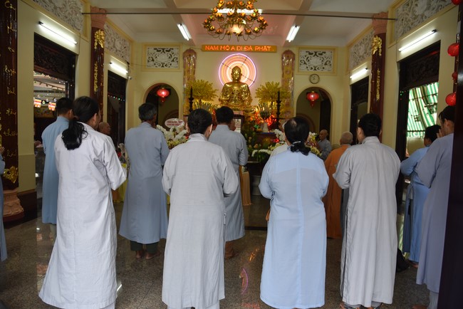 Attending The Founder 's death anniversary of Quang Duc pagoda in Can Tho of the Charity Board