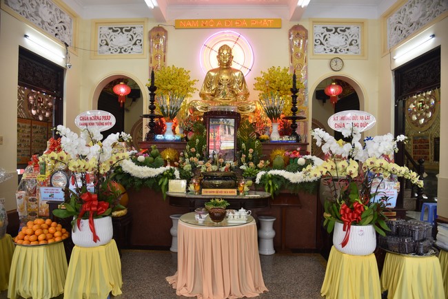 Attending The Founder 's death anniversary of Quang Duc pagoda in Can Tho of the Charity Board