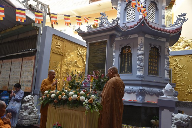 Attending The Founder 's death anniversary of Quang Duc pagoda in Can Tho of the Charity Board