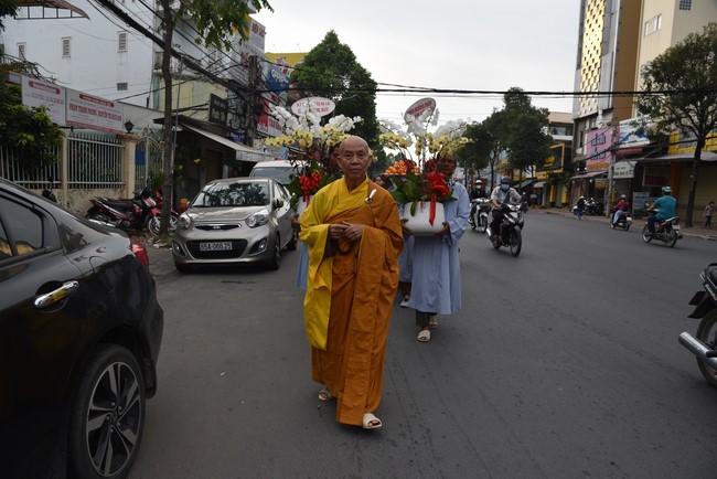 Attending The Founder 's death anniversary of Quang Duc pagoda in Can Tho of the Charity Board