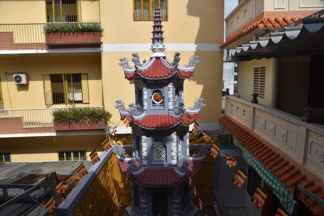 Attending The Founder 's death anniversary of Quang Duc pagoda in Can Tho of the Charity Board