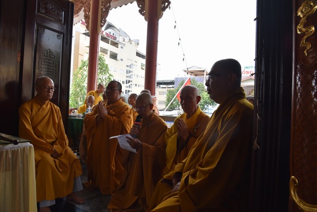 Attending The Founder 's death anniversary of Quang Duc pagoda in Can Tho of the Charity Board