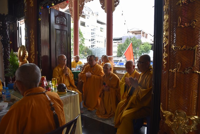 Attending The Founder 's death anniversary of Quang Duc pagoda in Can Tho of the Charity Board