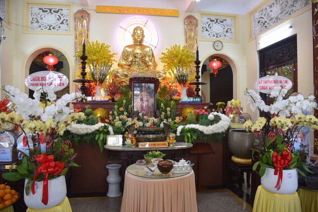 Attending The Founder 's death anniversary of Quang Duc pagoda in Can Tho of the Charity Board
