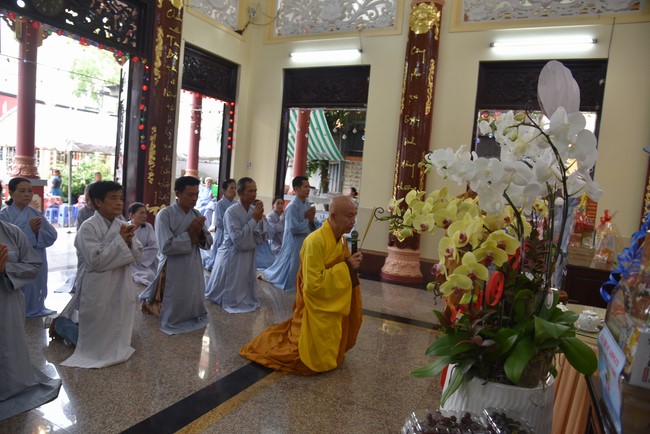 Attending The Founder 's death anniversary of Quang Duc pagoda in Can Tho of the Charity Board