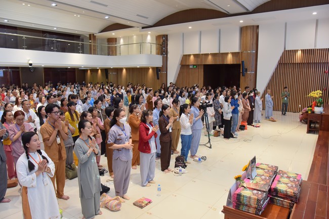 Khóa tu “Một ngày sống thiền” cùng thầy Pháp Nhật