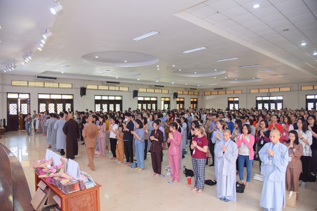 Khóa tu “Một ngày sống thiền” cùng thầy Pháp Nhật